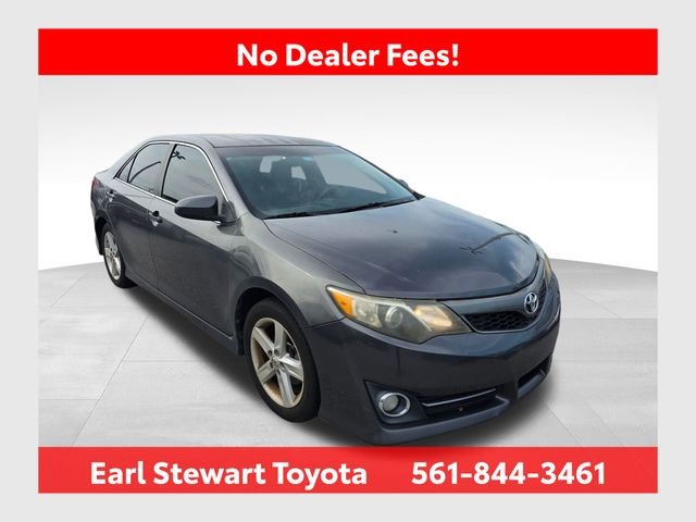 Used 2014 Gray Toyota SE image 1
