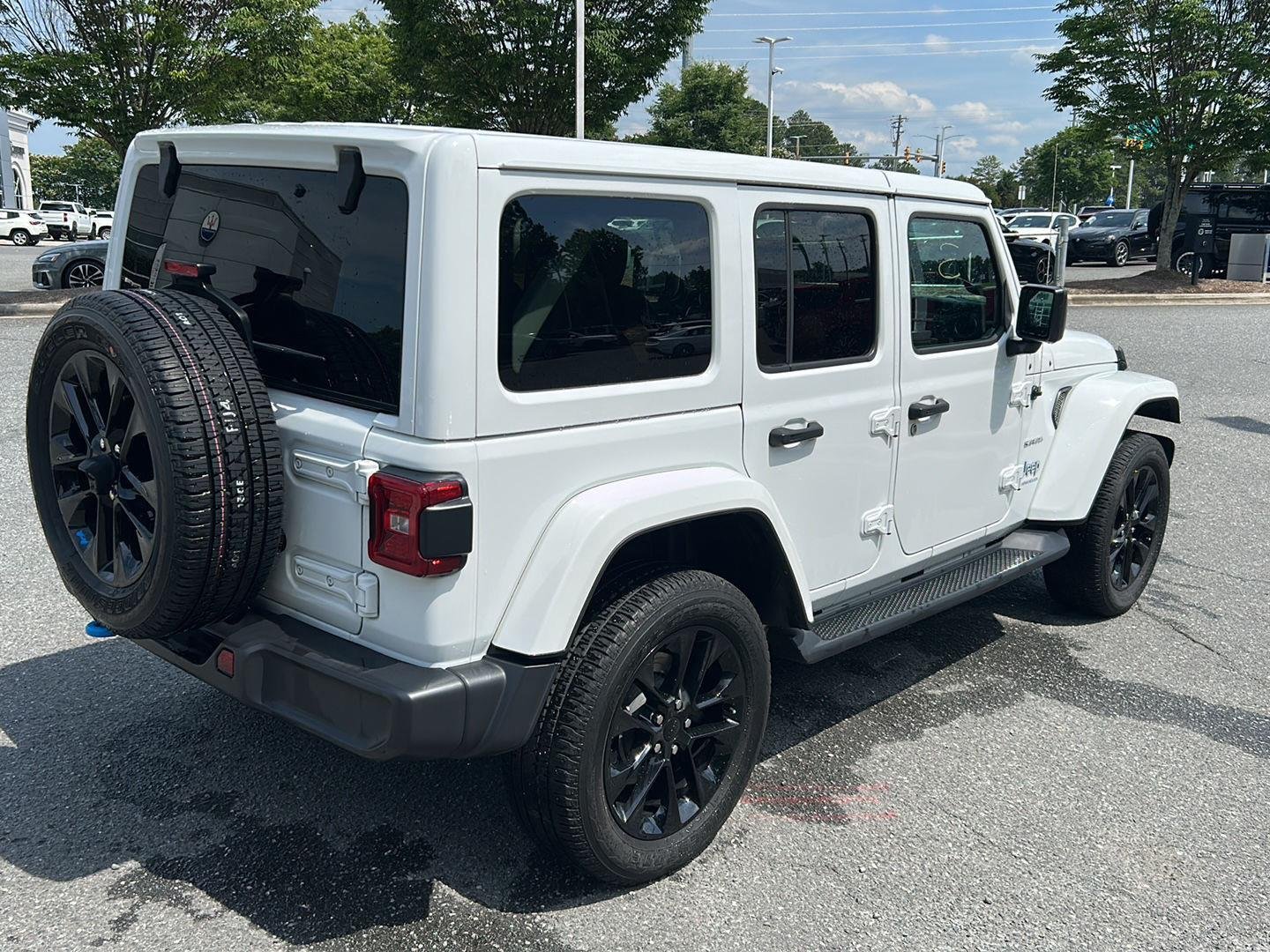 Used 2023 Bright White Clearcoat Jeep Sahara image 5