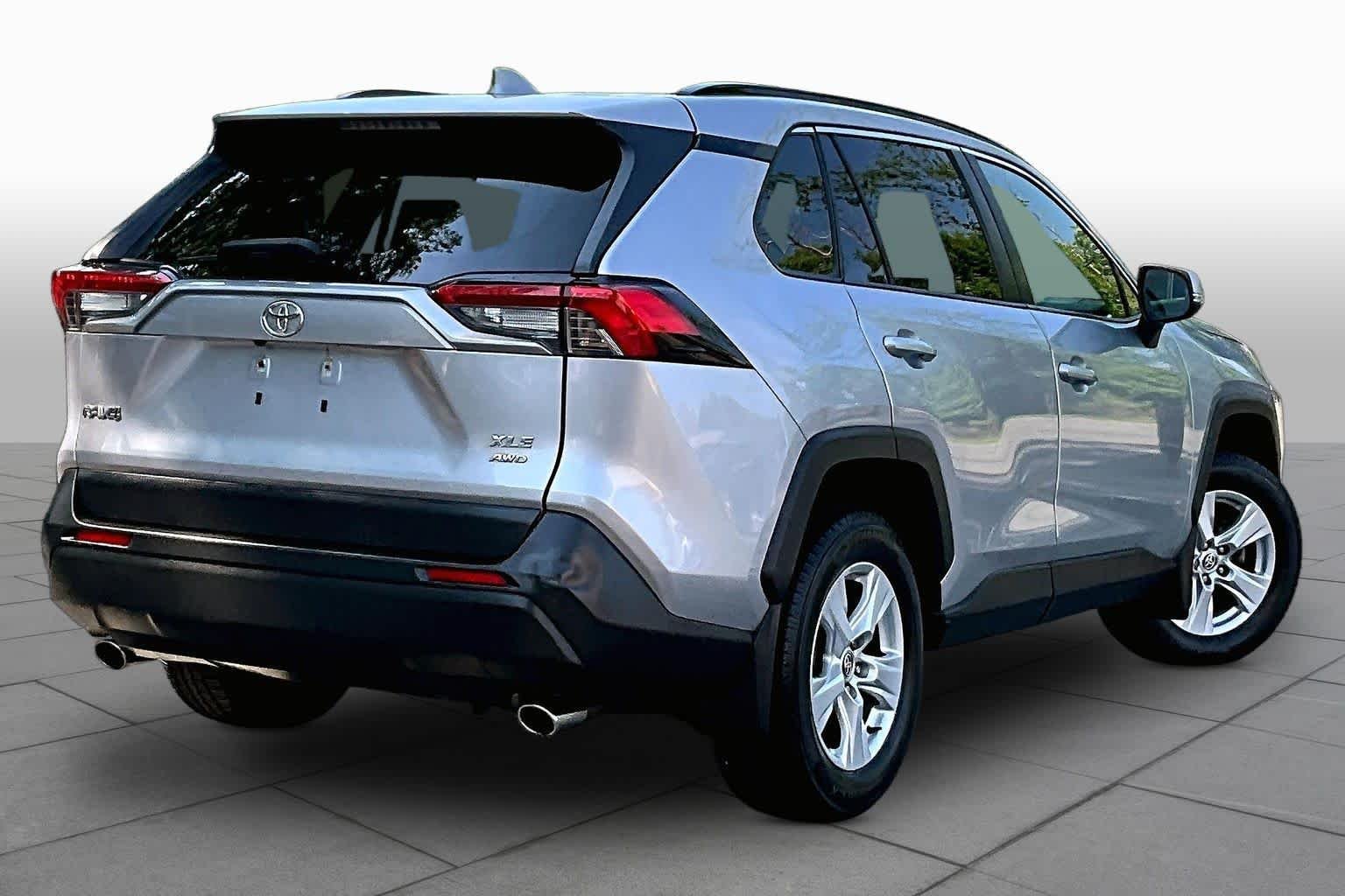 Used 2020 Silver Sky Metallic Toyota XLE image 13