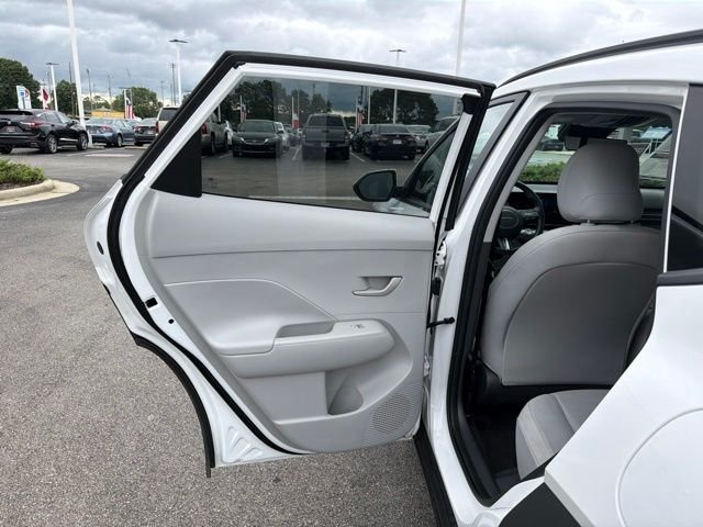 Used 2024 White Hyundai SEL image 16