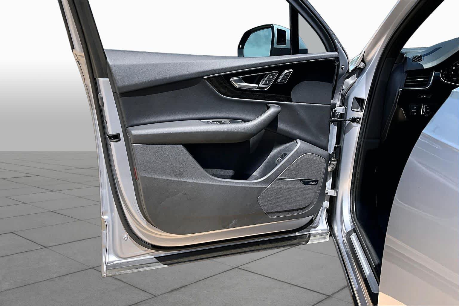 Used 2018 Florett Silver Metallic Audi Premium Plus image 21
