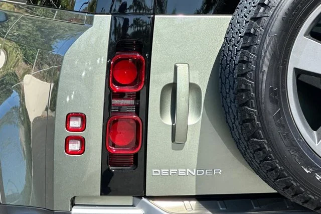 Certified Used 2025 Green Land Rover S image 25