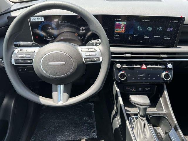 New 2026 Silver Hyundai SEL AWD image 17