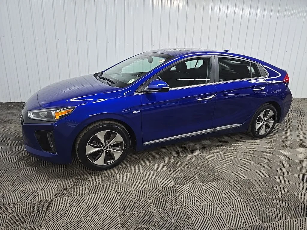 Used 2019 Intense Blue Hyundai Limited image 6