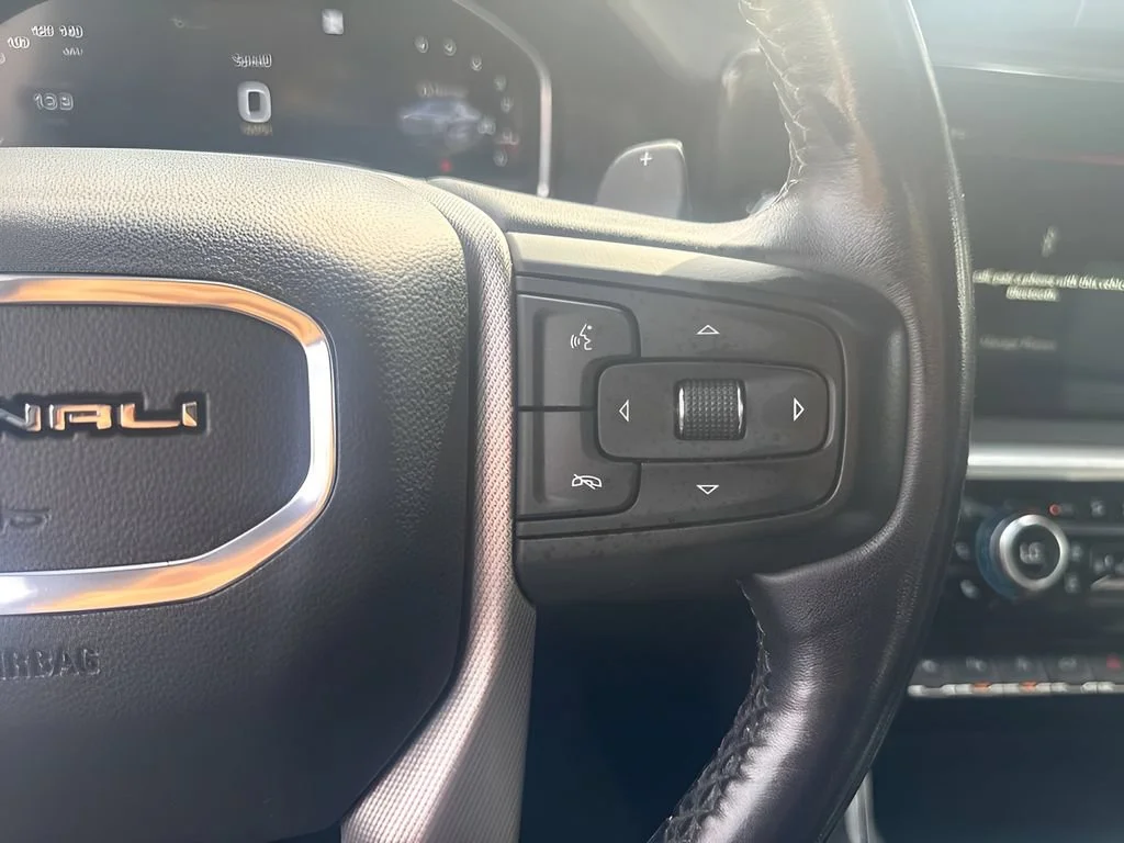 Used 2022 WHITE FROST TRICOAT GMC Denali image 15