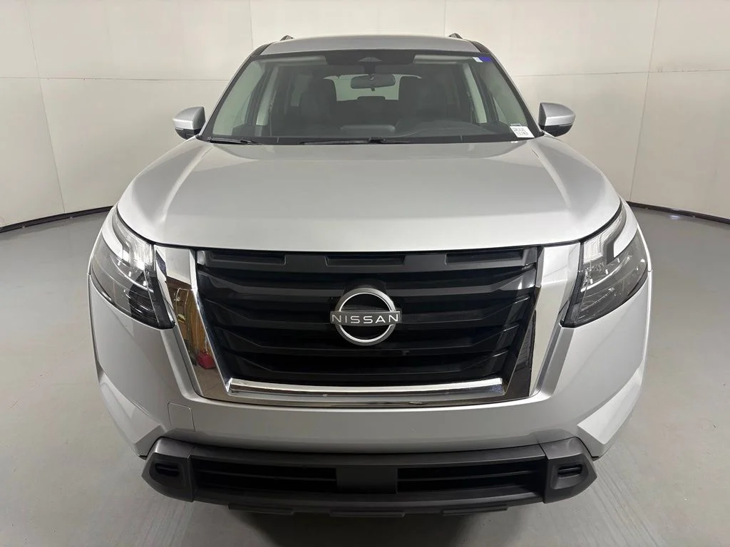 Used 2024 Silver Nissan SV image 3