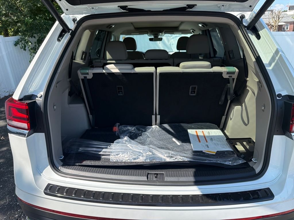 New 2026  Volkswagen SE w/Technology image 22
