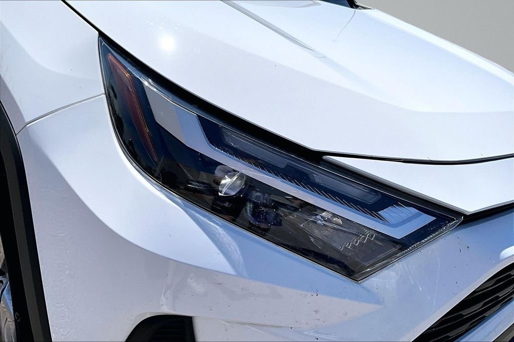 Used 2023 White Toyota XLE image 28