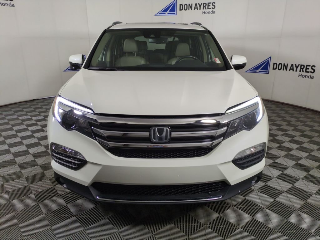 Used 2017 White Diamond Pearl Honda Touring image 8