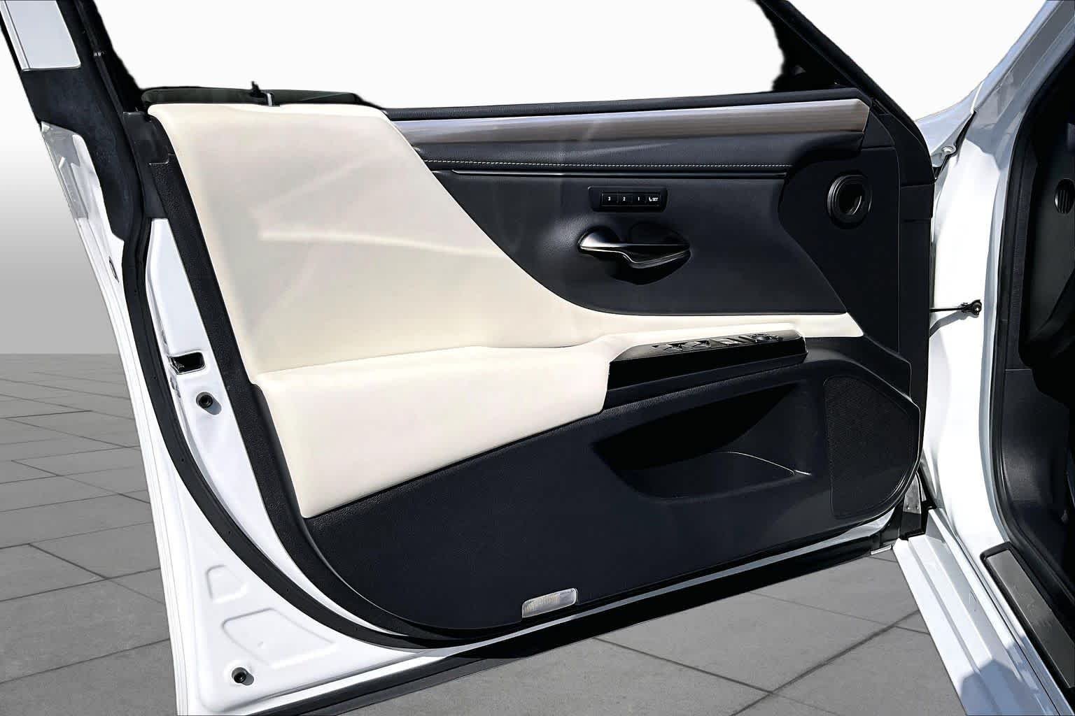 Certified Used 2023 ULTRA WHITE Lexus F SPORT Handling image 20