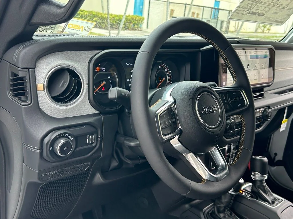 Used 2024 White Jeep Sahara image 33