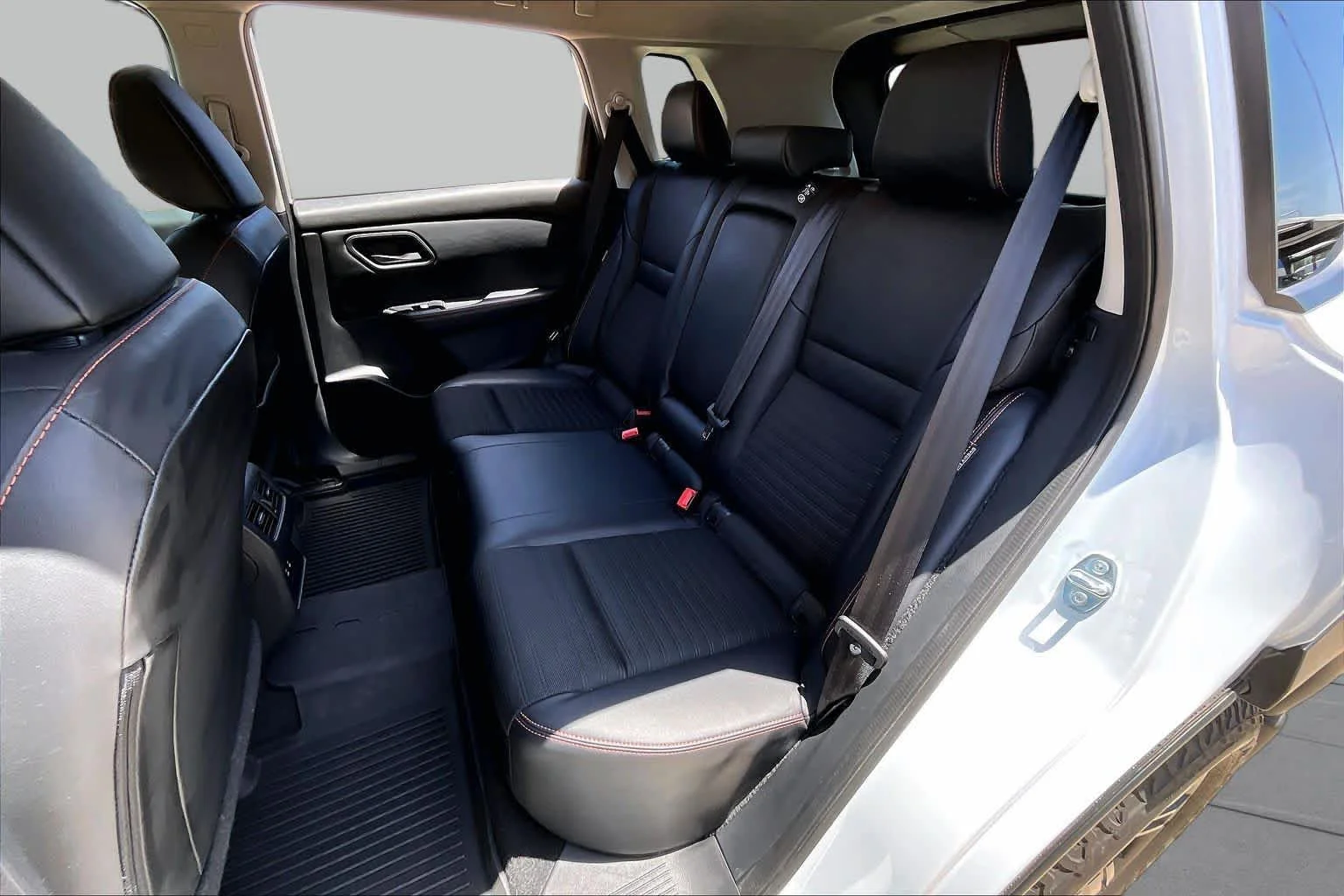 Used 2025 Everest White Pearl Nissan Rock Creek image 19
