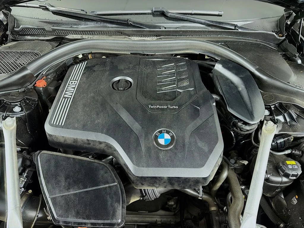 Used 2022 Black Sapphire Metallic BMW 530i xDrive image 30