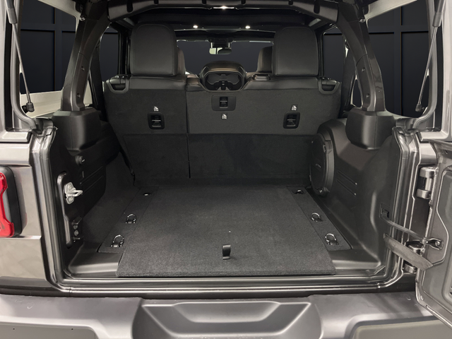 2025 Jeep Wrangler 4-Door Sahara - Photo 14