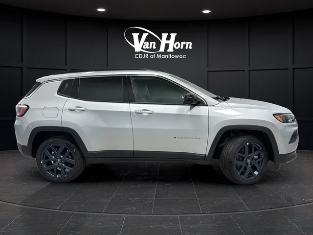 New 2026 Silver Zynith Metallic Clear-Coat Exterior Paint Jeep  image 8