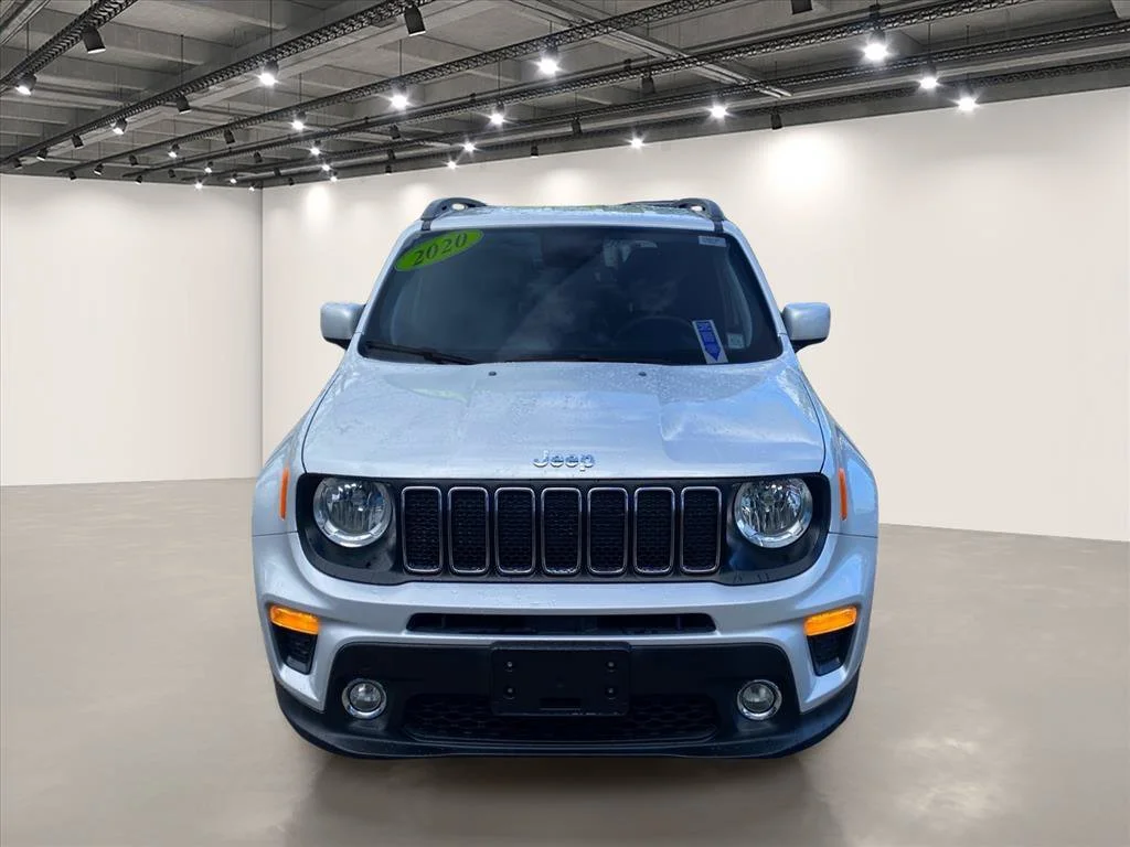 Used 2020 Glacier Metallic Clearcoat Jeep Latitude image 2