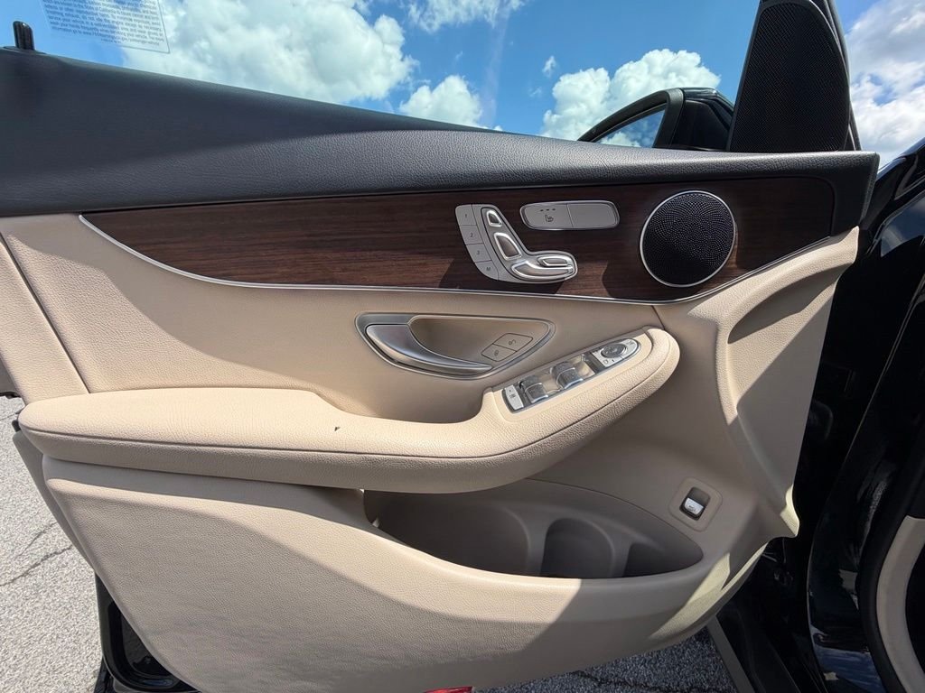 Used 2022 Black Mercedes-Benz GLC 300 image 19