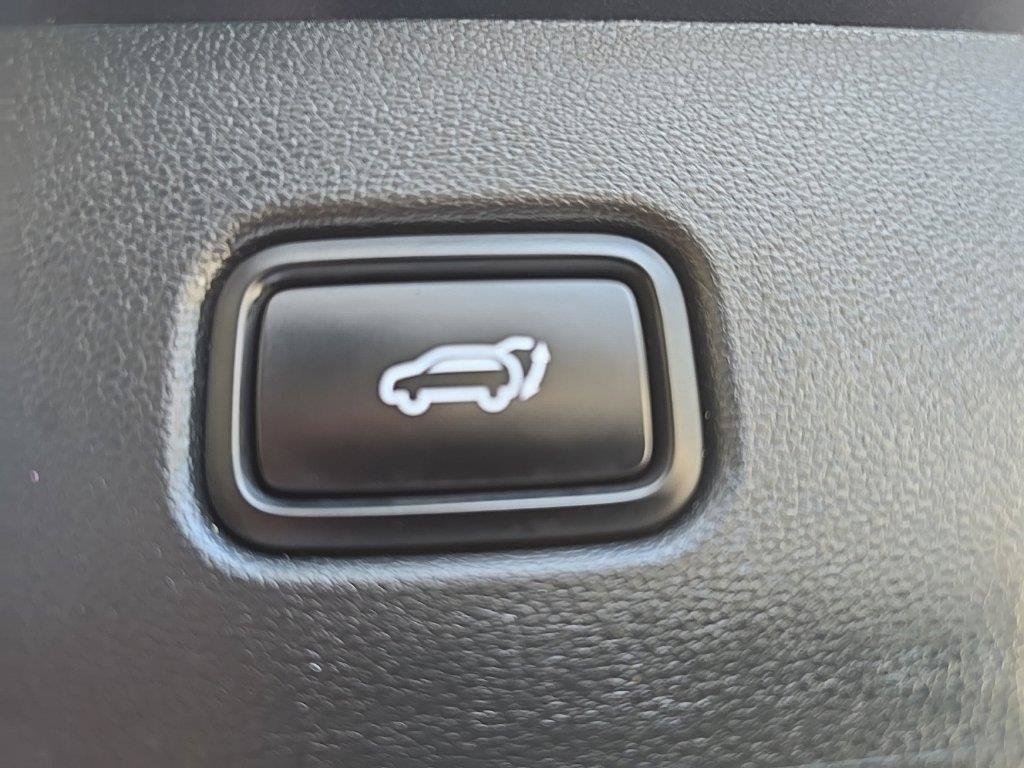 Used 2023 Black Hyundai SEL image 29