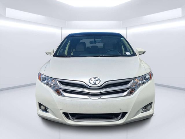Used 2013 White Toyota LE image 8
