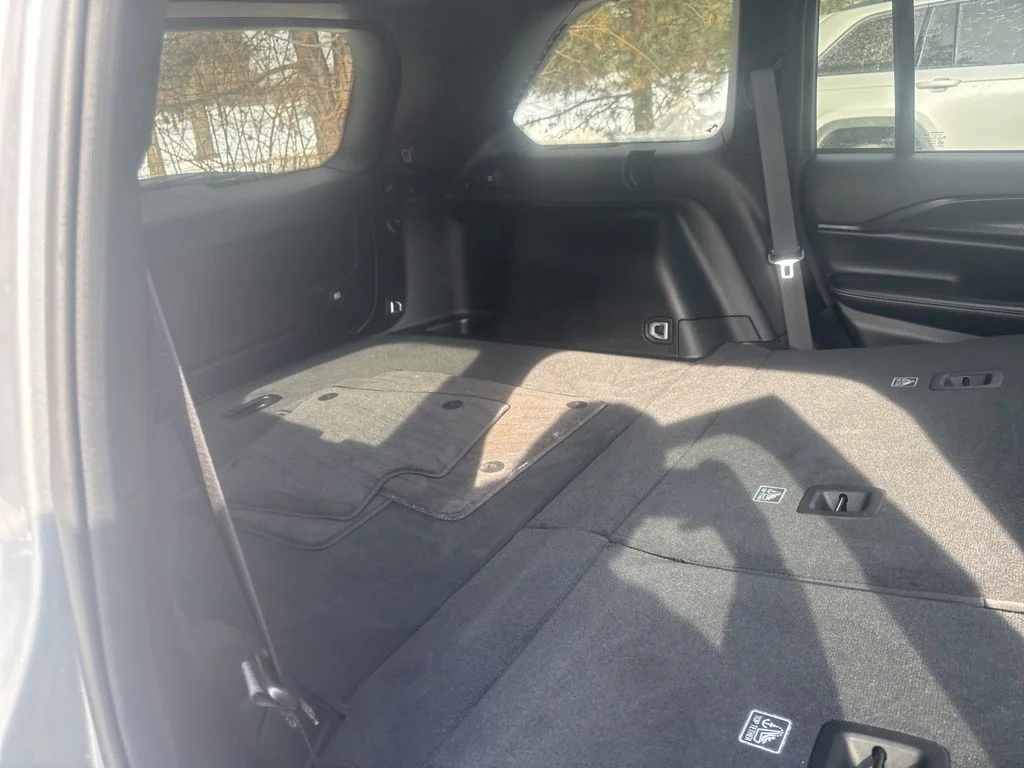 Used 2024 Silver Jeep Altitude image 41