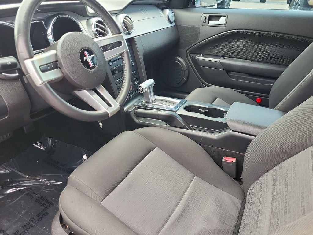 Used 2007 Red Ford V6 Deluxe image 15