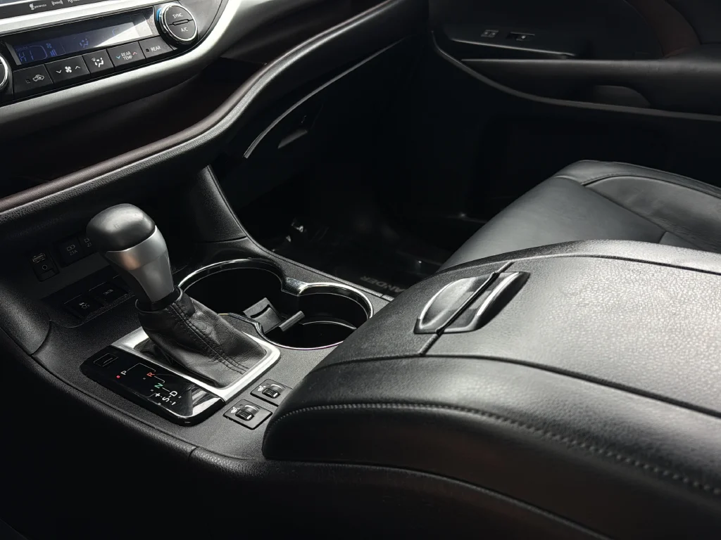 Used 2017 Blizzard Pearl Toyota XLE image 14