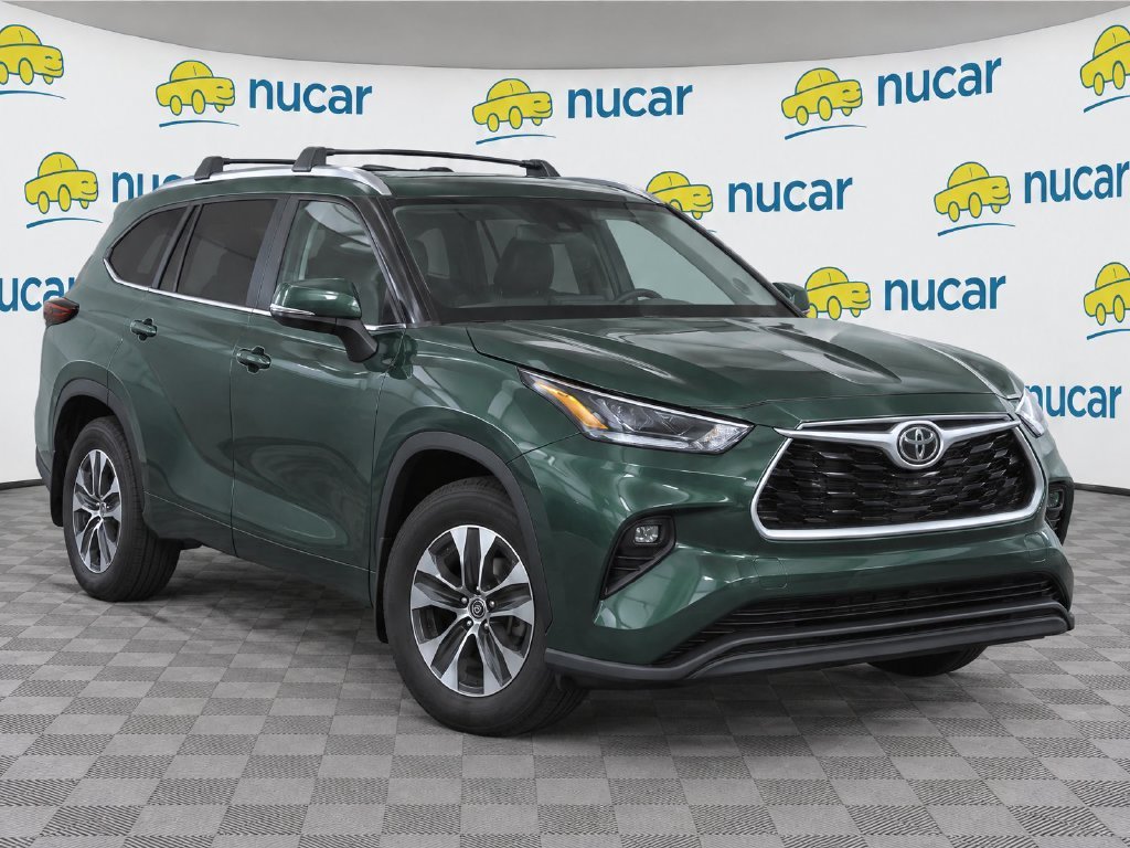 Used 2024  Toyota XLE image 2