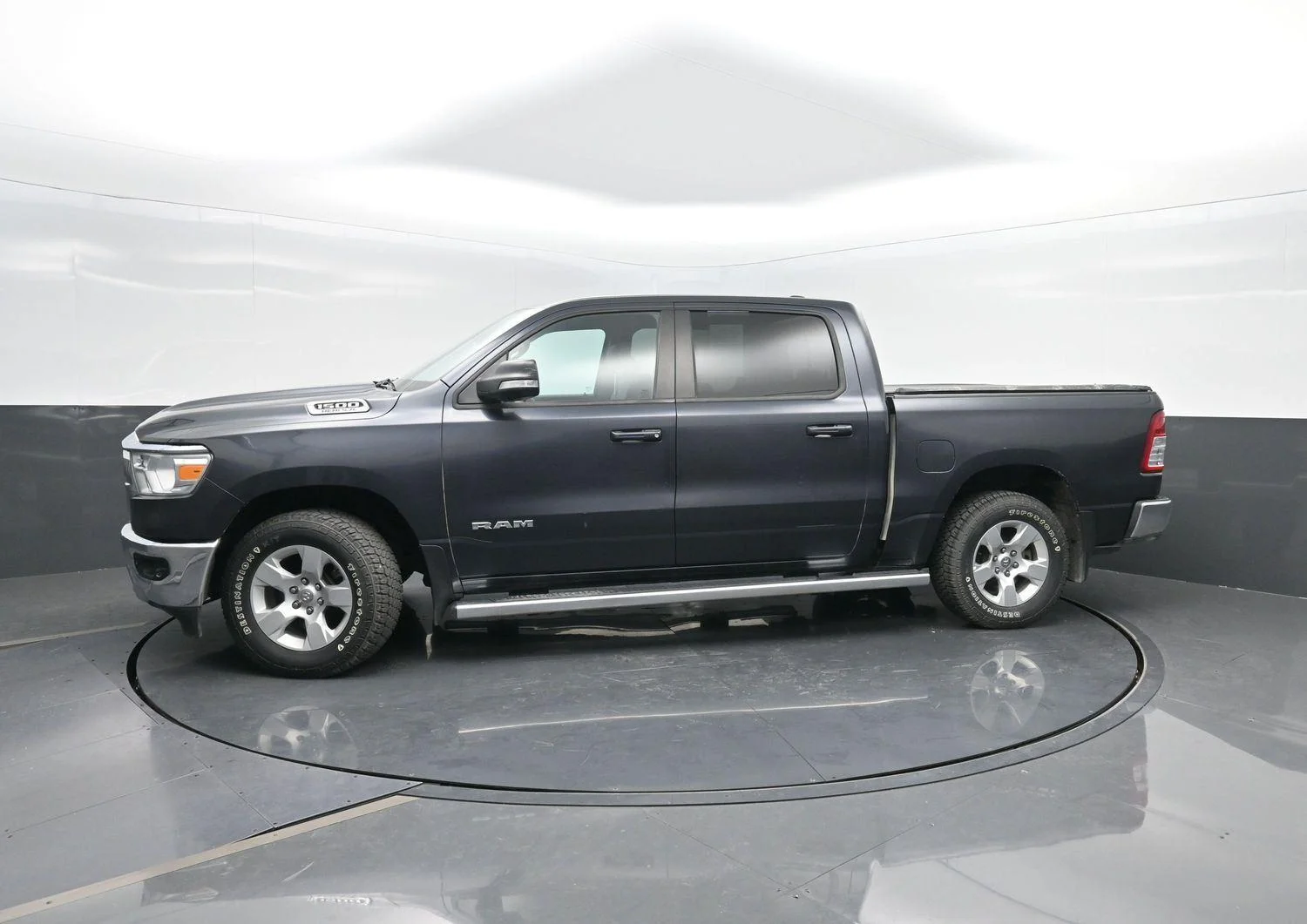 2021 RAM 1500 Big Horn/Lone Star 4x4 Crew Cab 5'7's photo