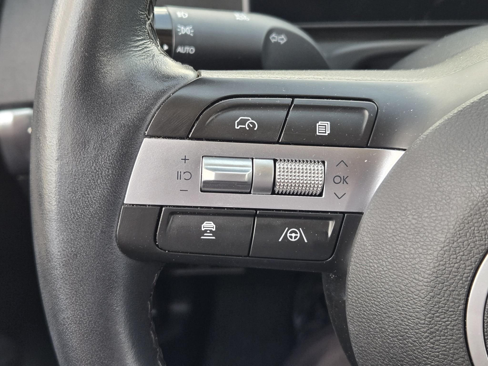 Used 2025 Ecotronic Gray Hyundai SEL Convenience image 29