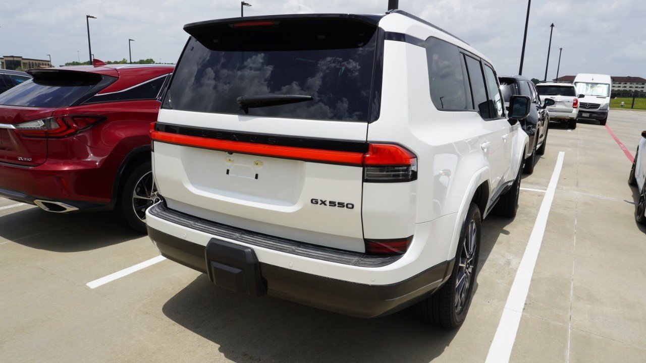 Used 2026 White Lexus GX 550 Luxury image 6