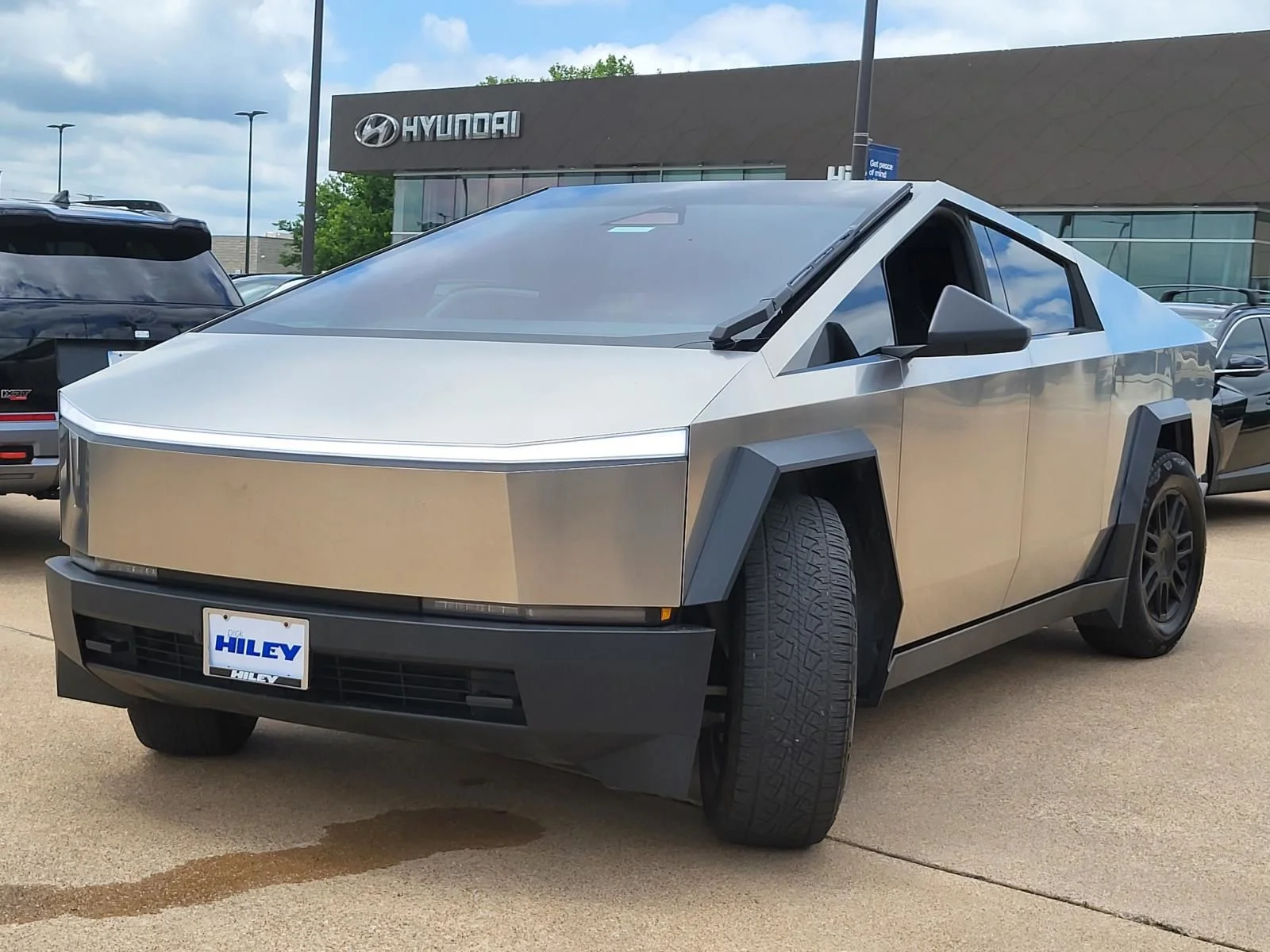Used 2024 Tesla Cybertruck Base with VIN 7G2CEHED8RA056804 for sale in Fort Worth, TX