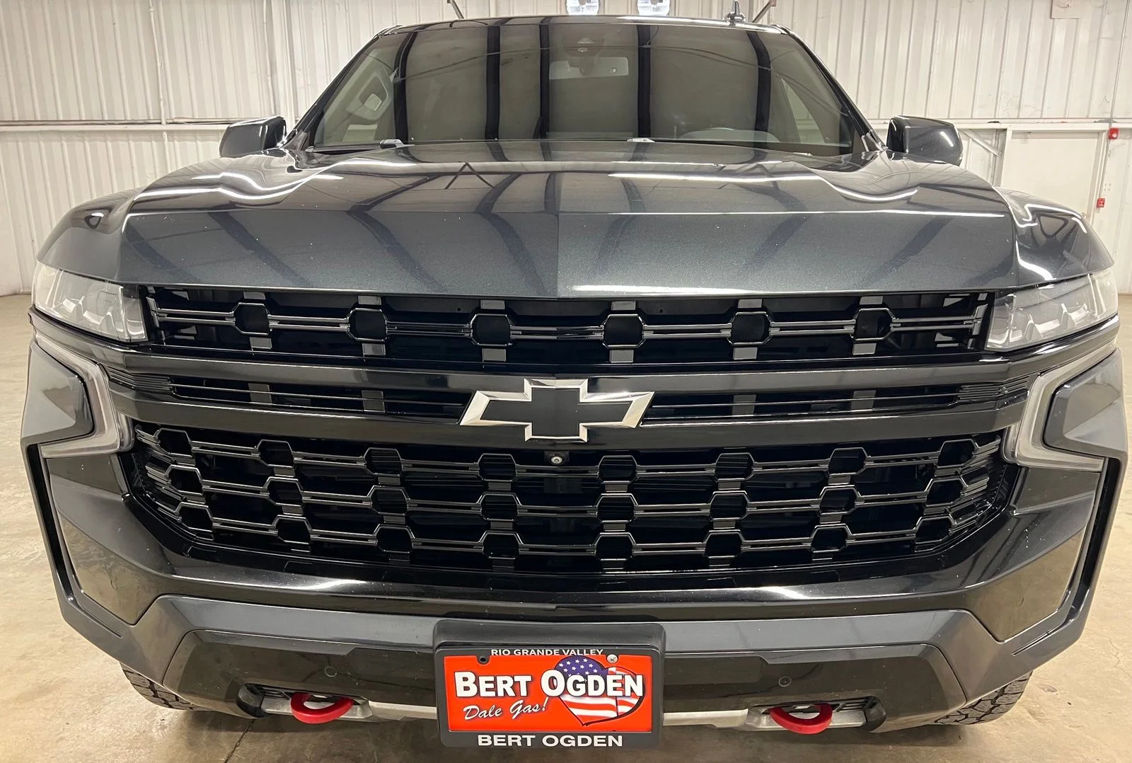Used 2022 Gray Chevrolet Z71 image 2