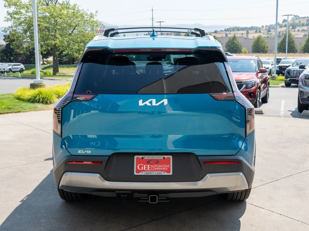 New 2026 Ocean Blue Kia Wind AWD image 6