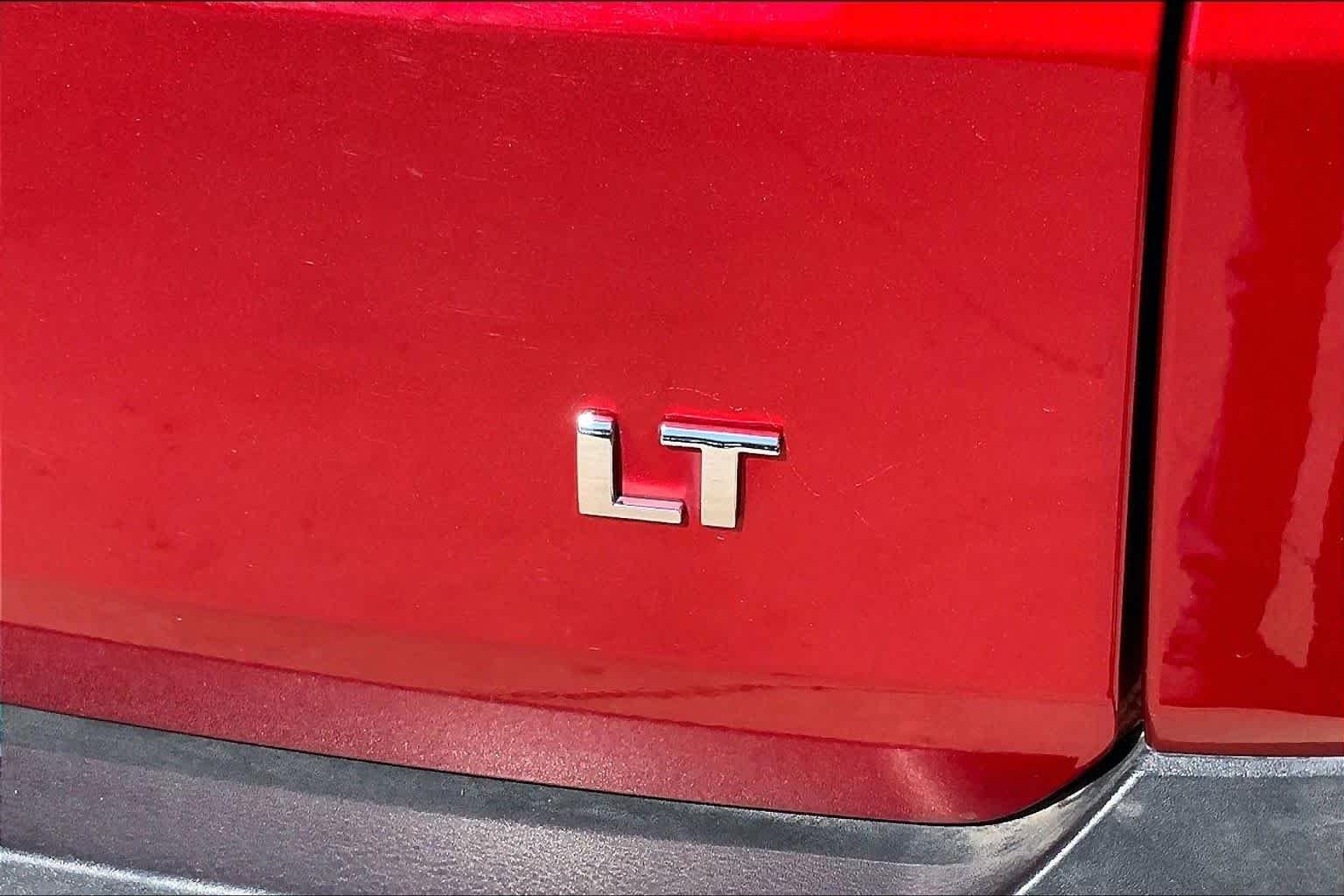 Used 2023 Radiant Red Tintcoat Chevrolet LT Cloth image 9