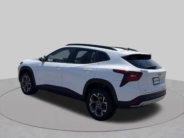 Used 2025 White Chevrolet LT image 3