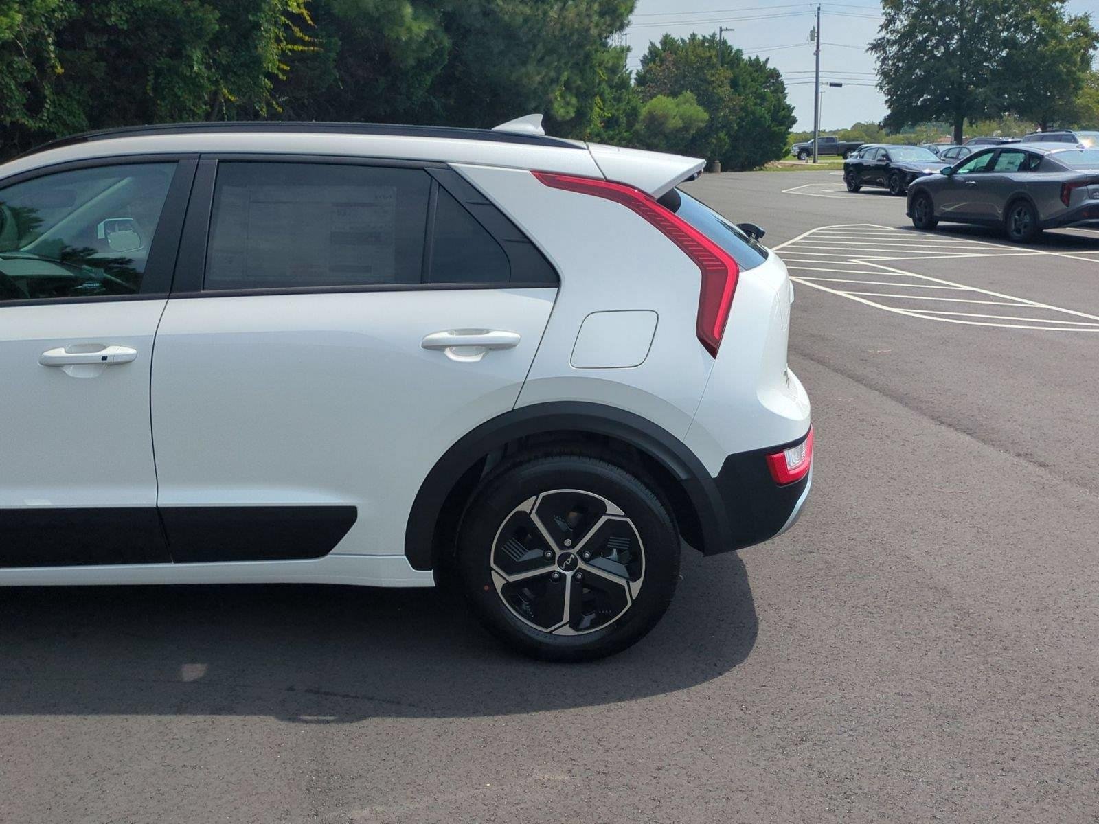 New 2026 Snow White Pearl Kia EX image 11