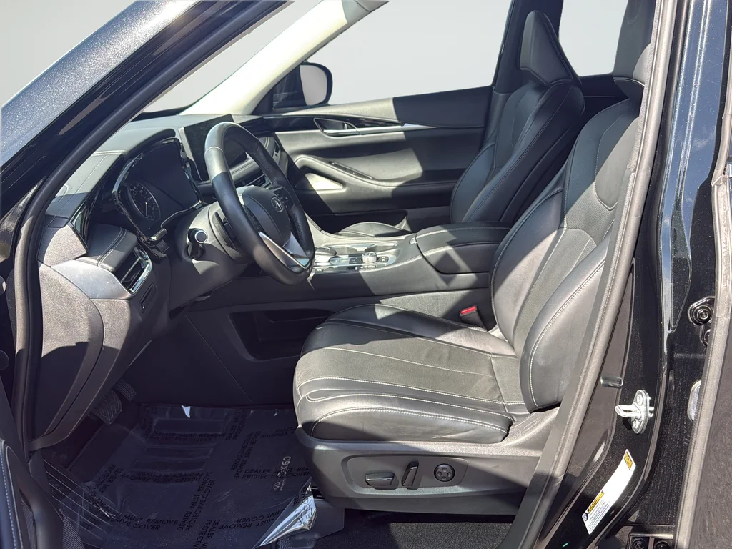 Used 2023 Black INFINITI PURE image 10