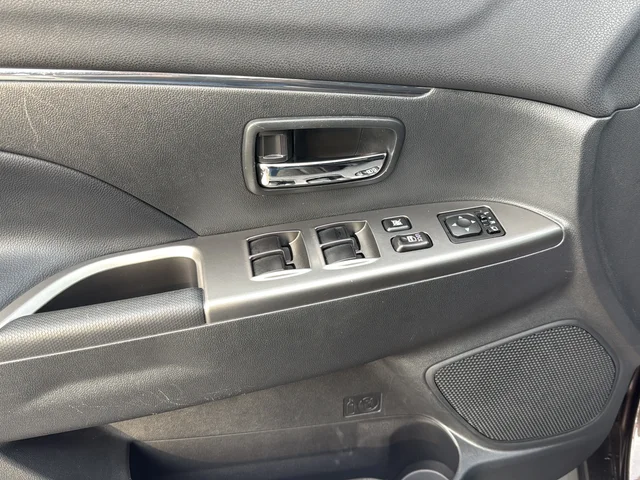 Used 2022 Gray Mitsubishi 2.0 SE image 30
