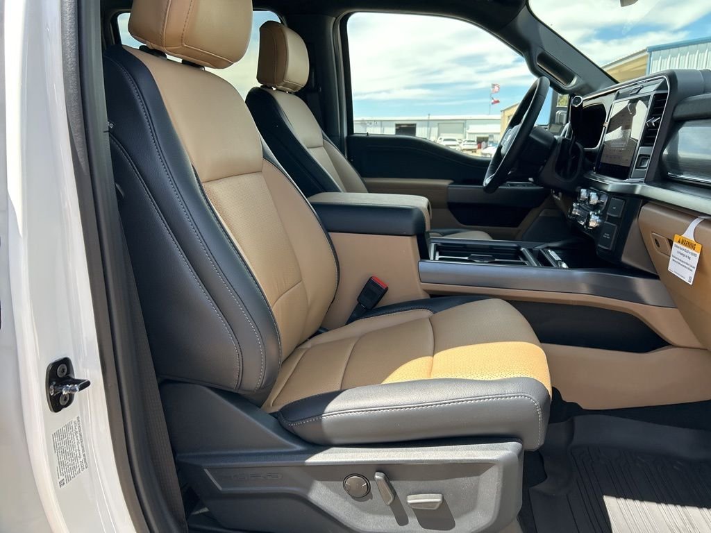 New 2026 Star White Metallic Tri-Coat Ford Lariat image 46