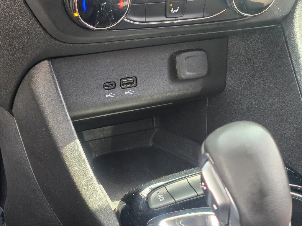 Used 2025 Summit White Buick Preferred image 27
