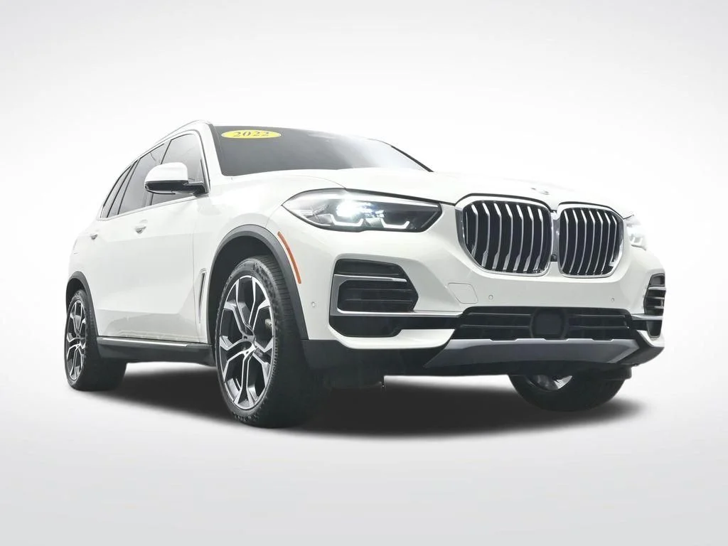 Used 2022 White BMW sDrive40i image 34