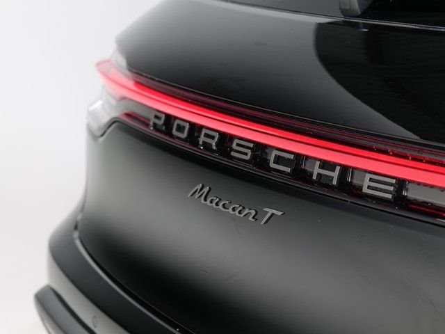2025 Porsche Macan T - Photo 26