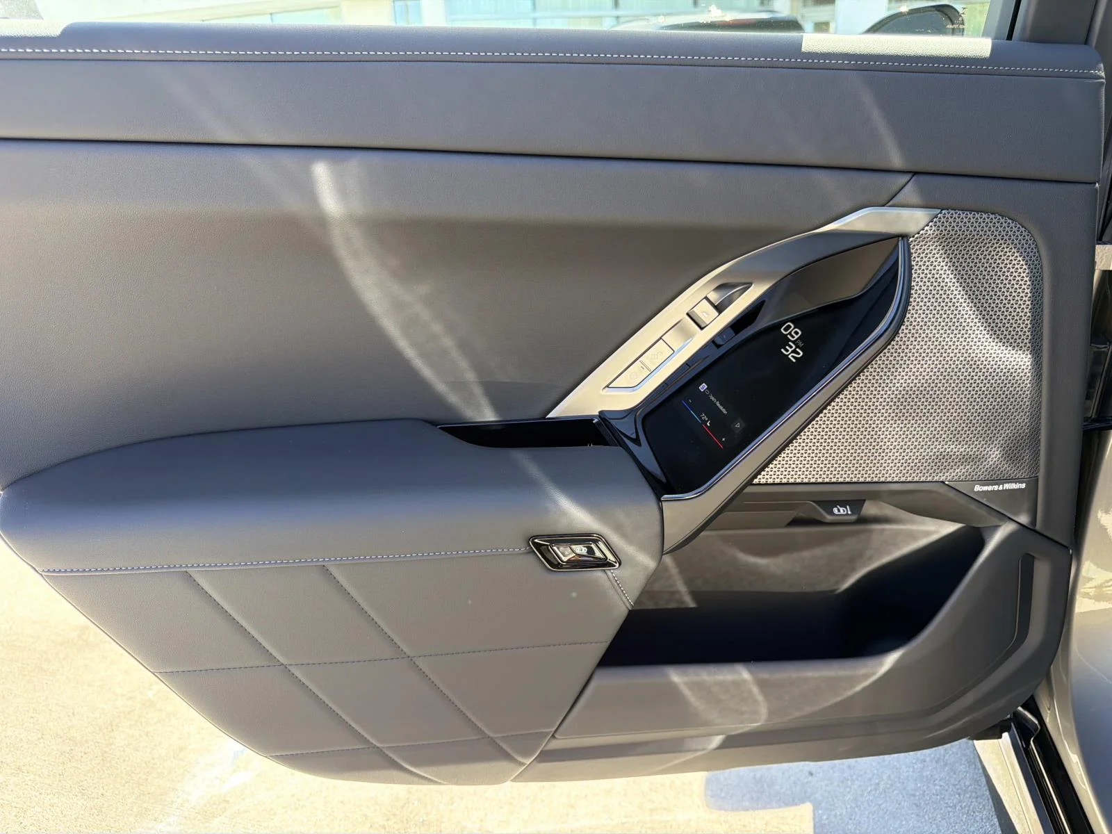 New 2027 Oxide Grey Metallic BMW 740i image 21