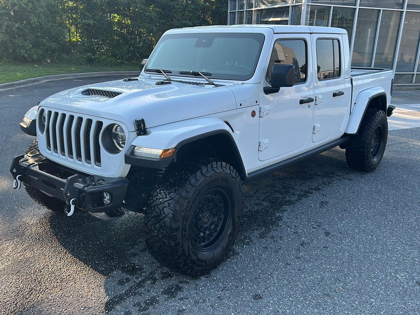Used 2021 Bright White Clearcoat Jeep Mojave image 1