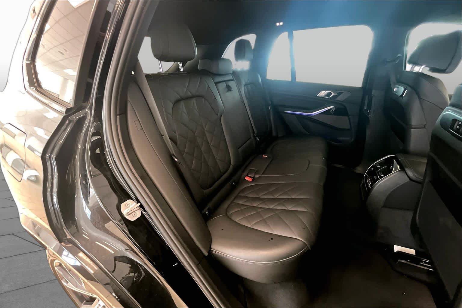 Used 2024 Black Sapphire Metallic BMW sDrive40i image 19