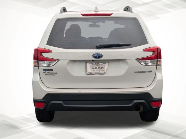 Used 2020 White Subaru Base image 5