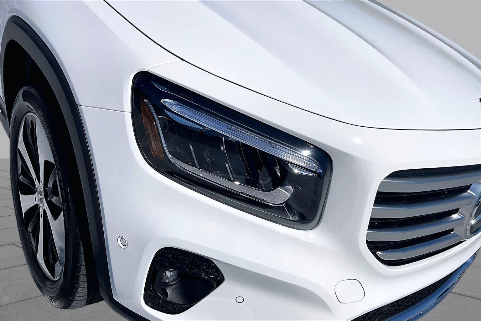 Used 2026 Polar White Mercedes-Benz GLB 250 image 27