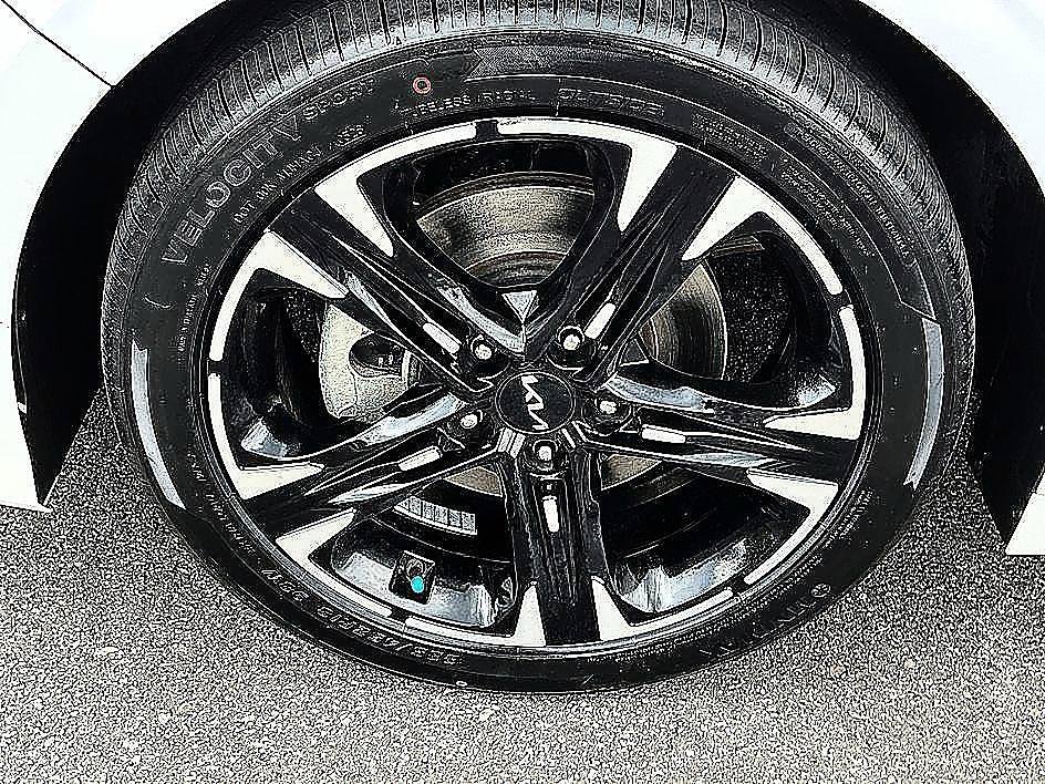 Used 2022 White Kia GT-Line image 8