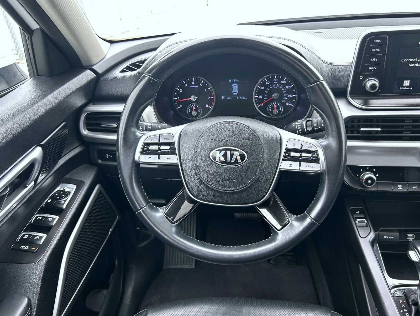 Used 2020 White Kia S image 11