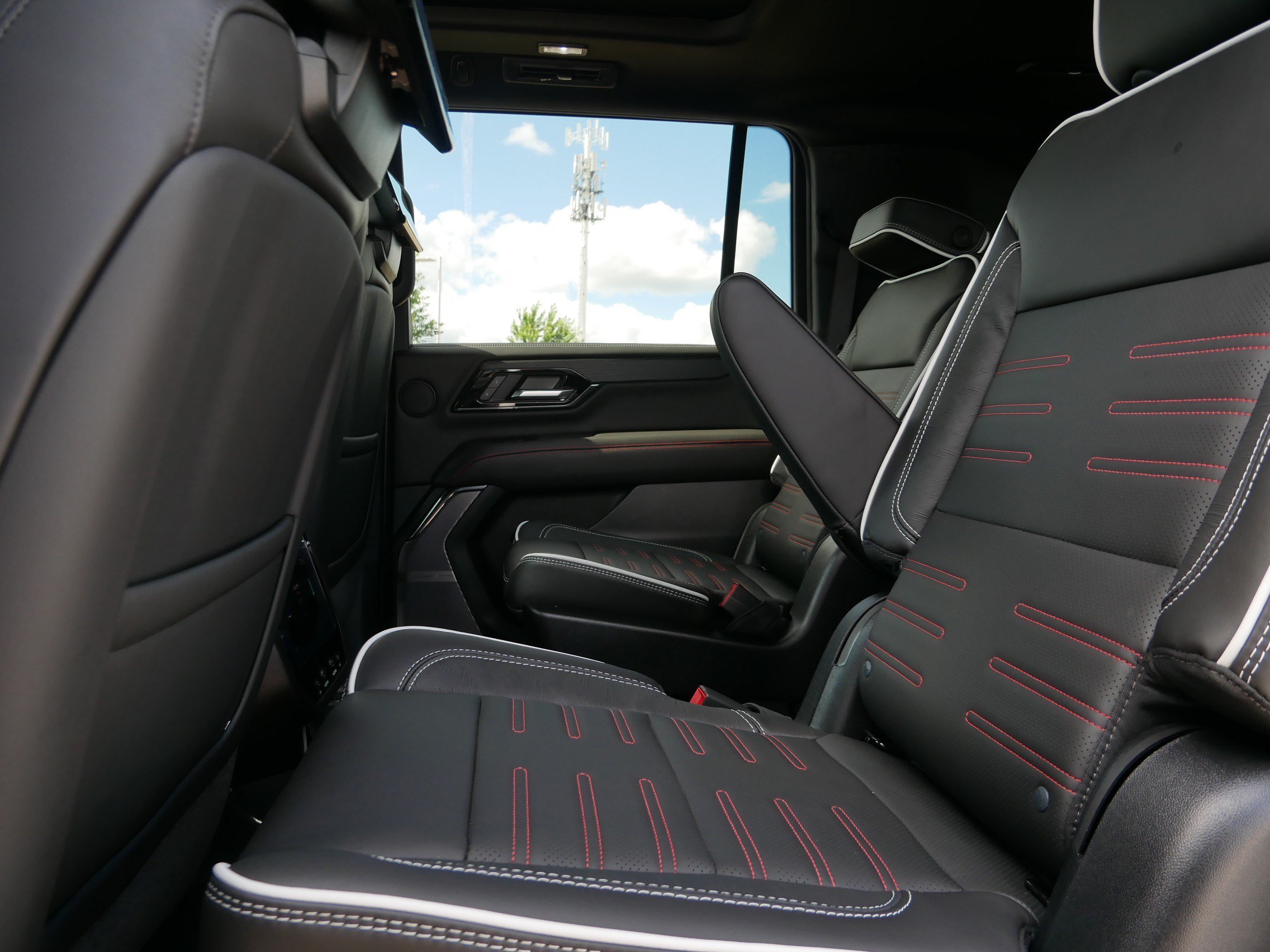 2026 GMC Yukon XL AT4 Ultimate - Photo 5